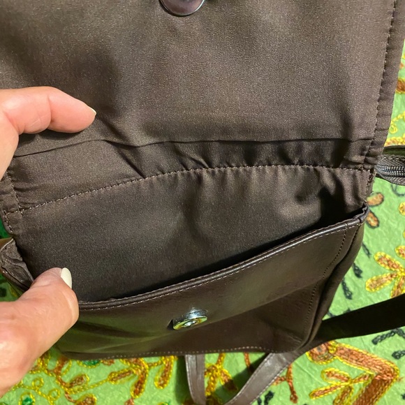 Vintage Wilson Brown Leather Crossbody Bag. - Picture 6 of 9